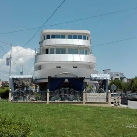 מלון Korab Renesa רבדה